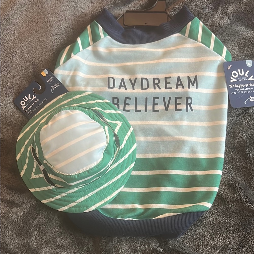 Youly the happy- go- lucky Daydream Crewneck and Green Bucket Hat (M)